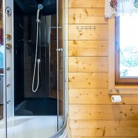 Bacowka- Skalny Brzeg * 차르나 구라